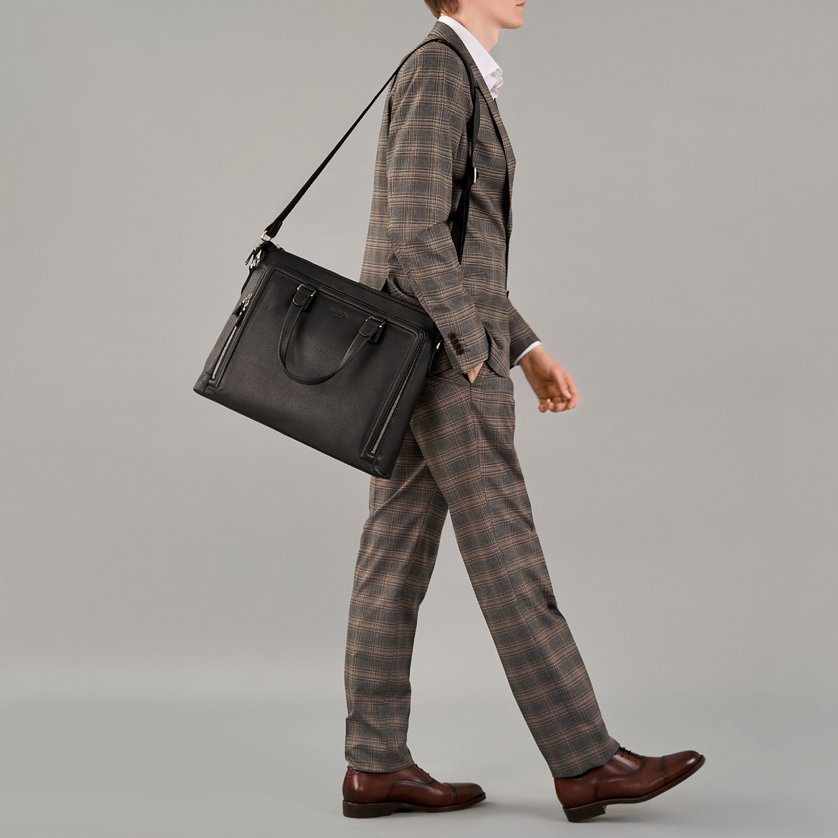 Деловая сумка Dr.Koffer из натуральной кожи черная