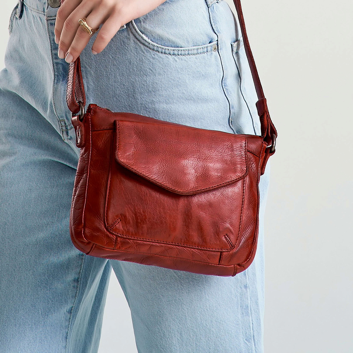 Сумка через плечо Dr.Koffer из натуральной кожи красная