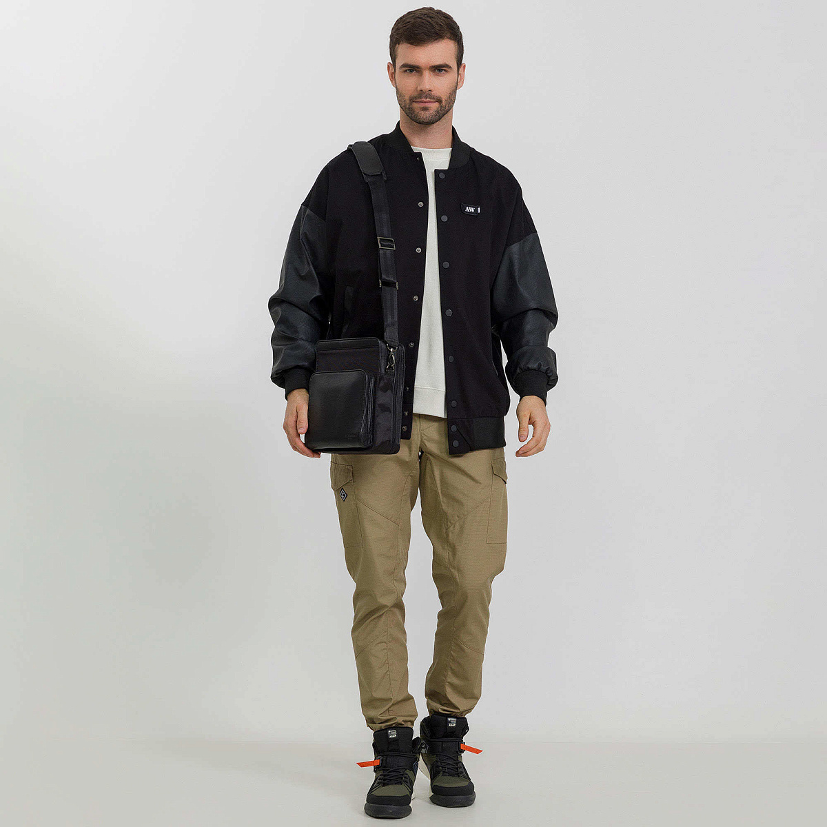 Сумка через плечо Dr.Koffer из натуральной кожи черная