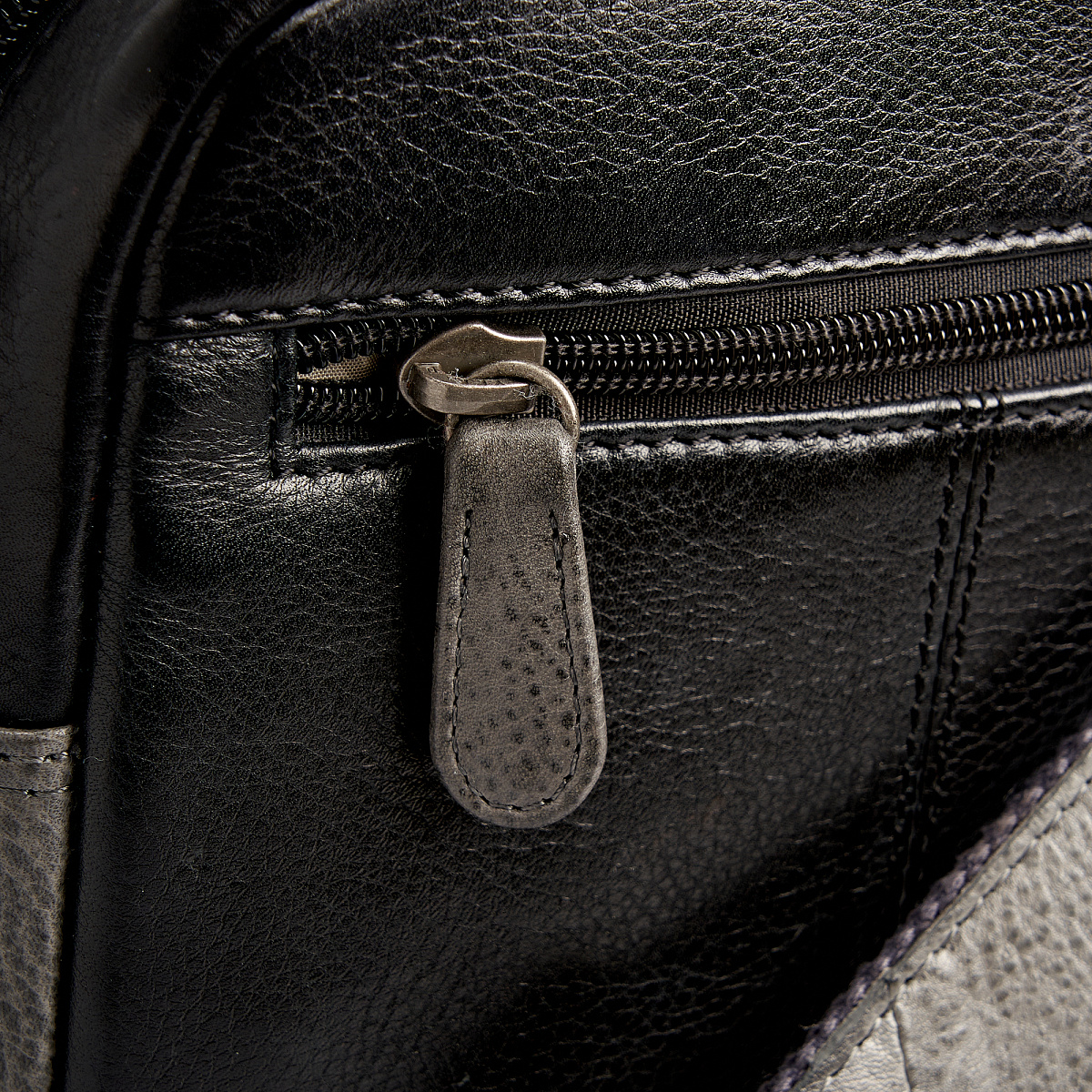 Сумка через плечо Dr.Koffer из натуральной кожи черная