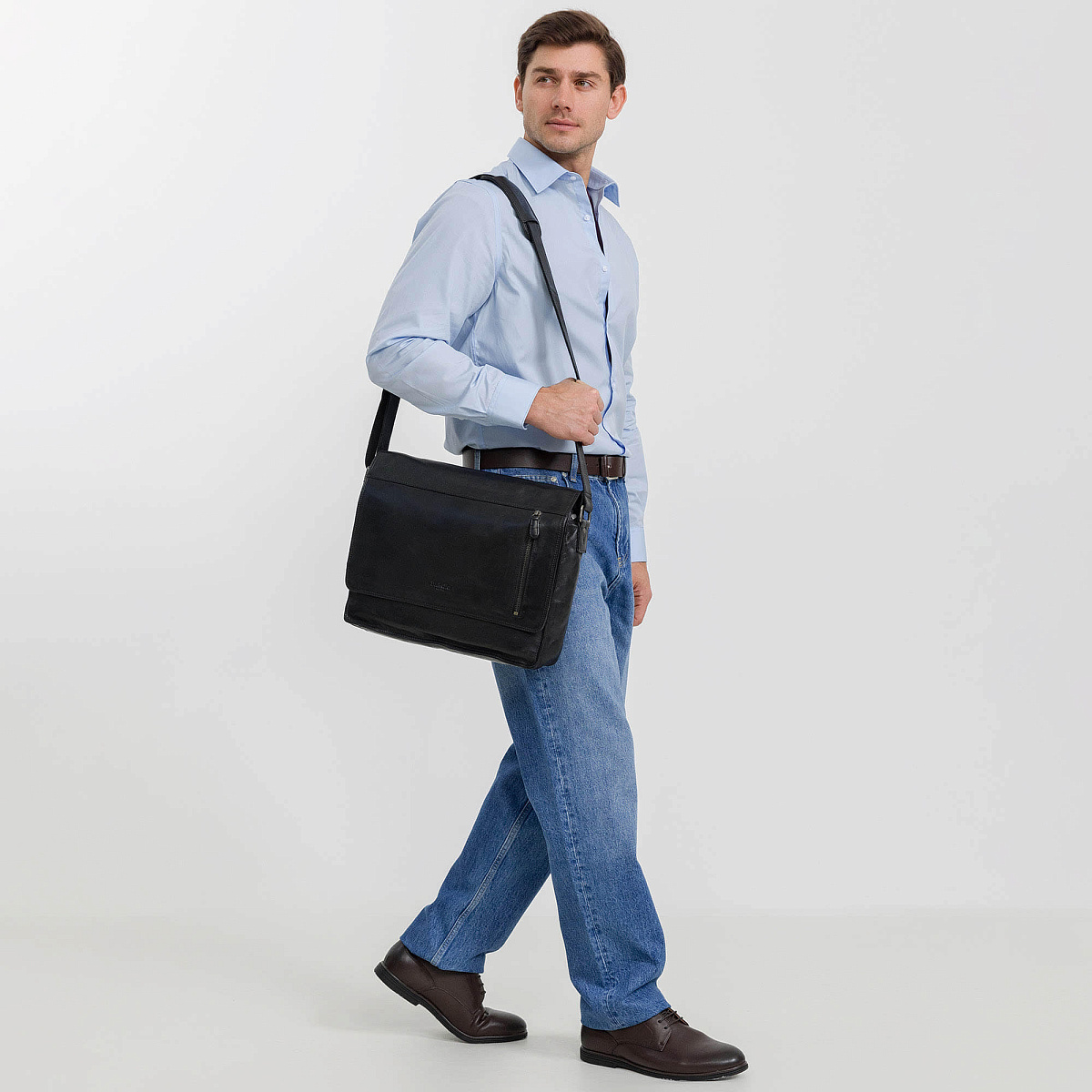 Сумка через плечо Dr.Koffer из натуральной кожи черная