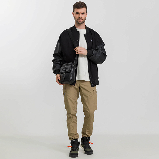 Сумка через плечо Dr.Koffer из натуральной кожи черная