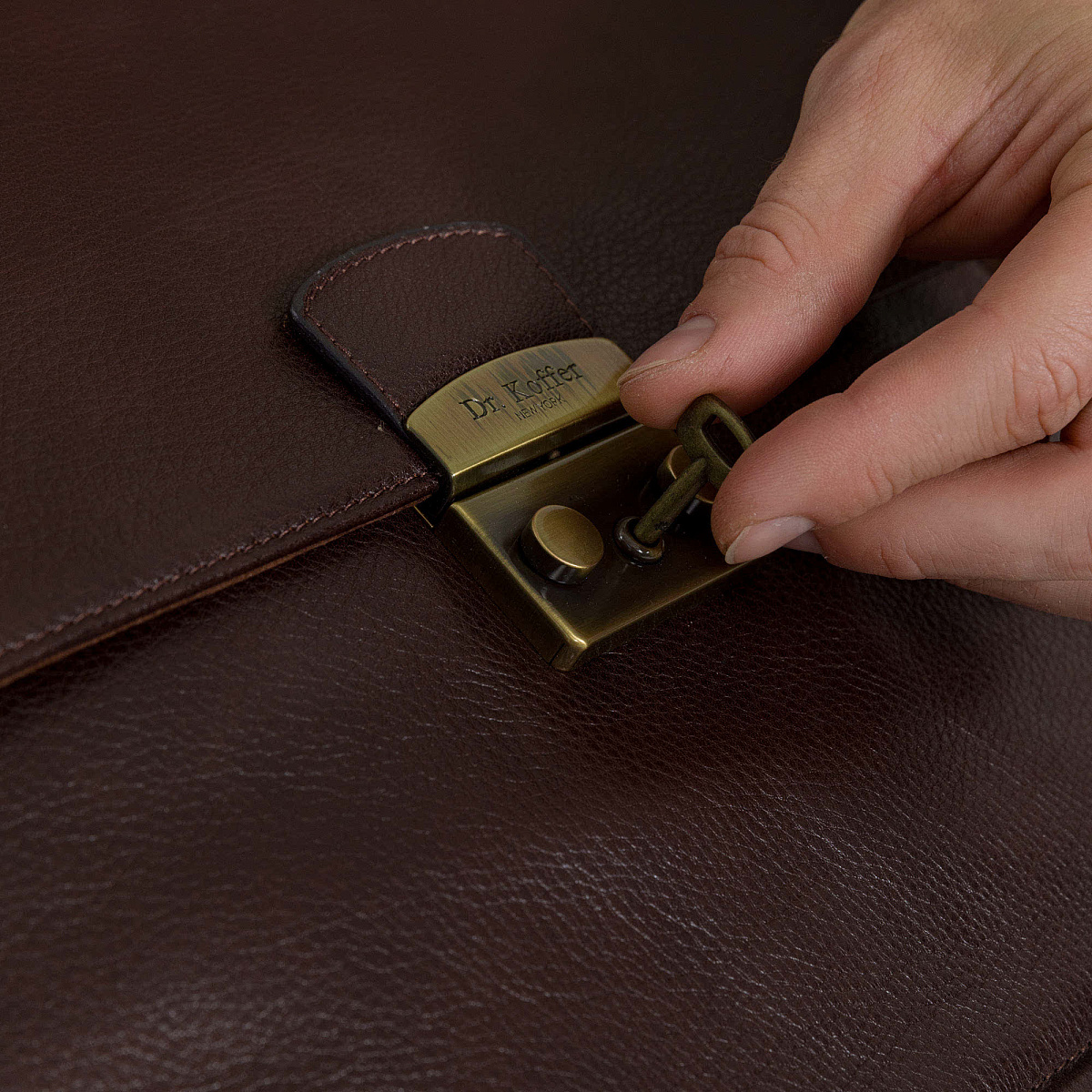 Портфель Dr.Koffer из натуральной кожи темно-коричневый