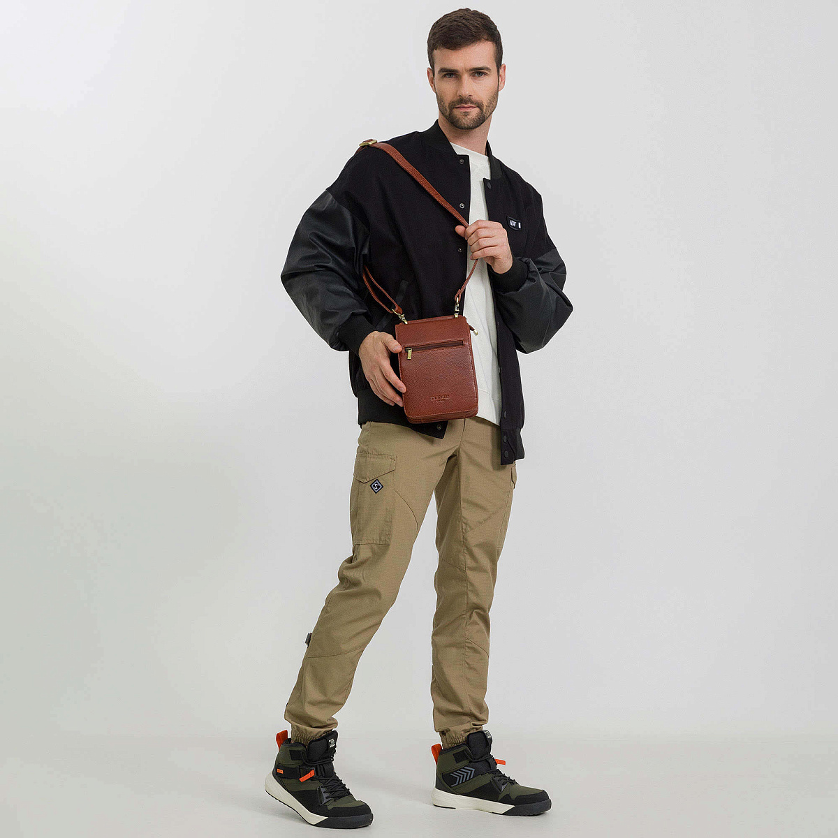 Сумка через плечо Dr.Koffer из натуральной кожи коричневая