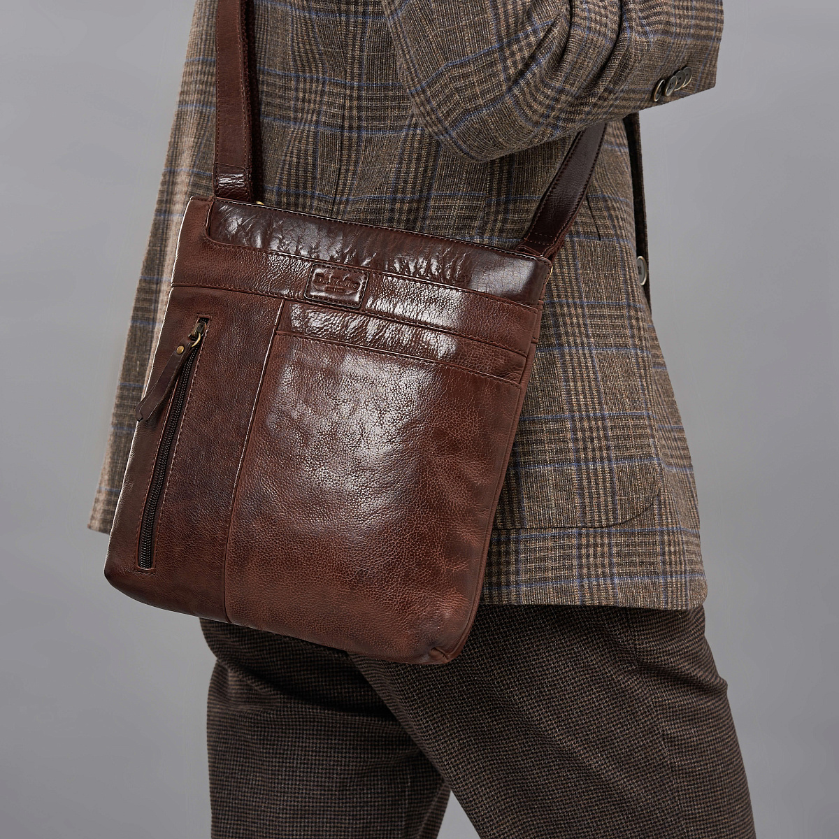 Сумка через плечо Dr.Koffer из натуральной кожи коричневая