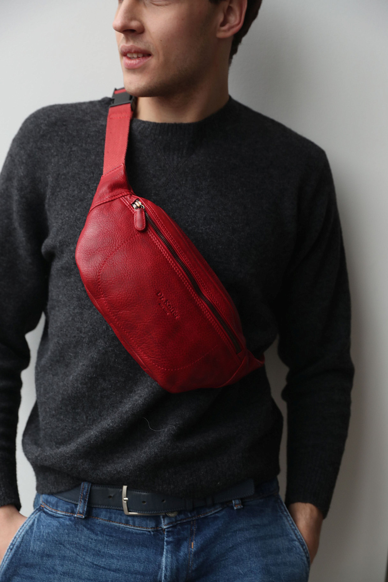 Сумка на пояс Dr. Koffer из натуральной кожи красная