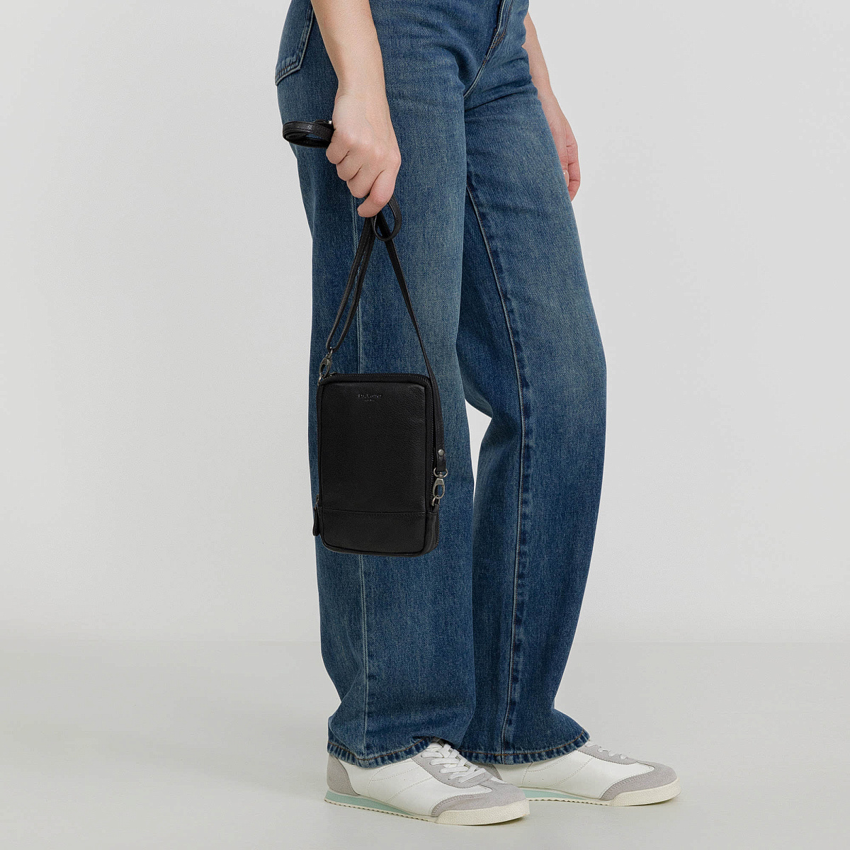 Сумка через плечо Dr.Koffer из натуральной кожи черная