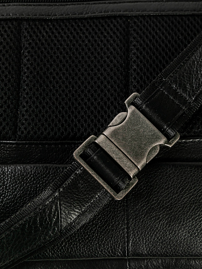 Сумка на пояс Dr. Koffer из натуральной кожи черная