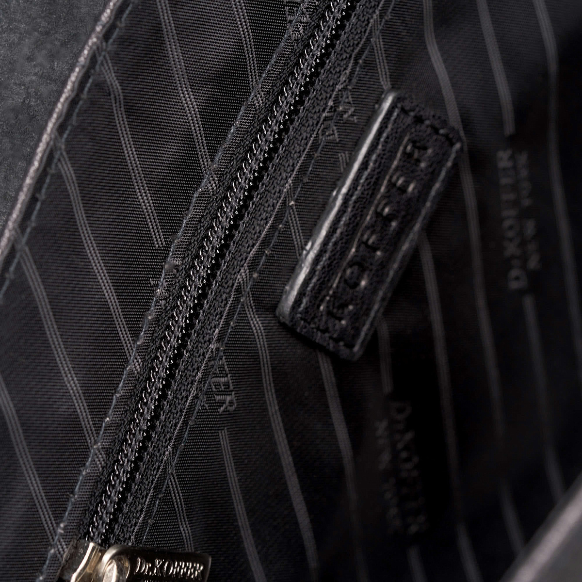 Сумка через плечо Dr.Koffer из натуральной кожи черная