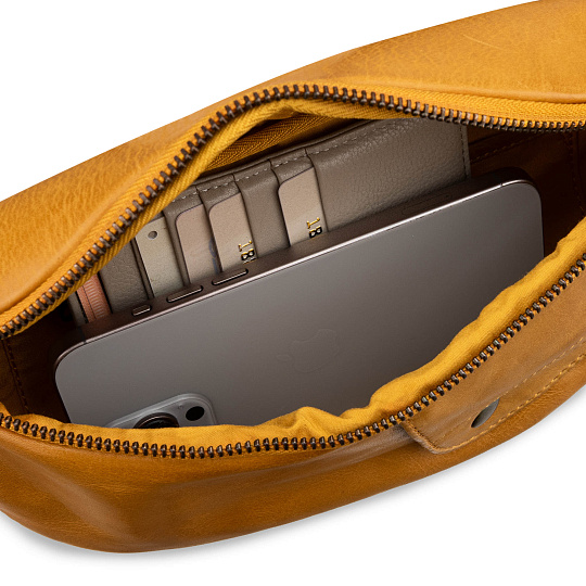 Сумка на пояс Dr. Koffer из натуральной кожи желтая