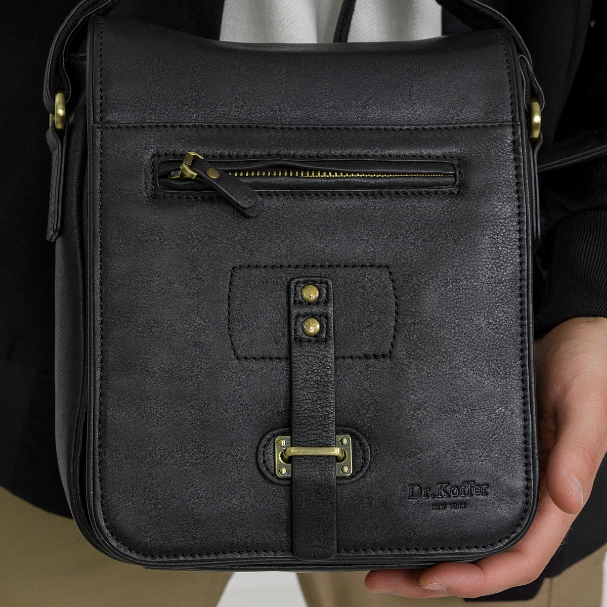 Сумка через плечо Dr.Koffer из натуральной кожи черная