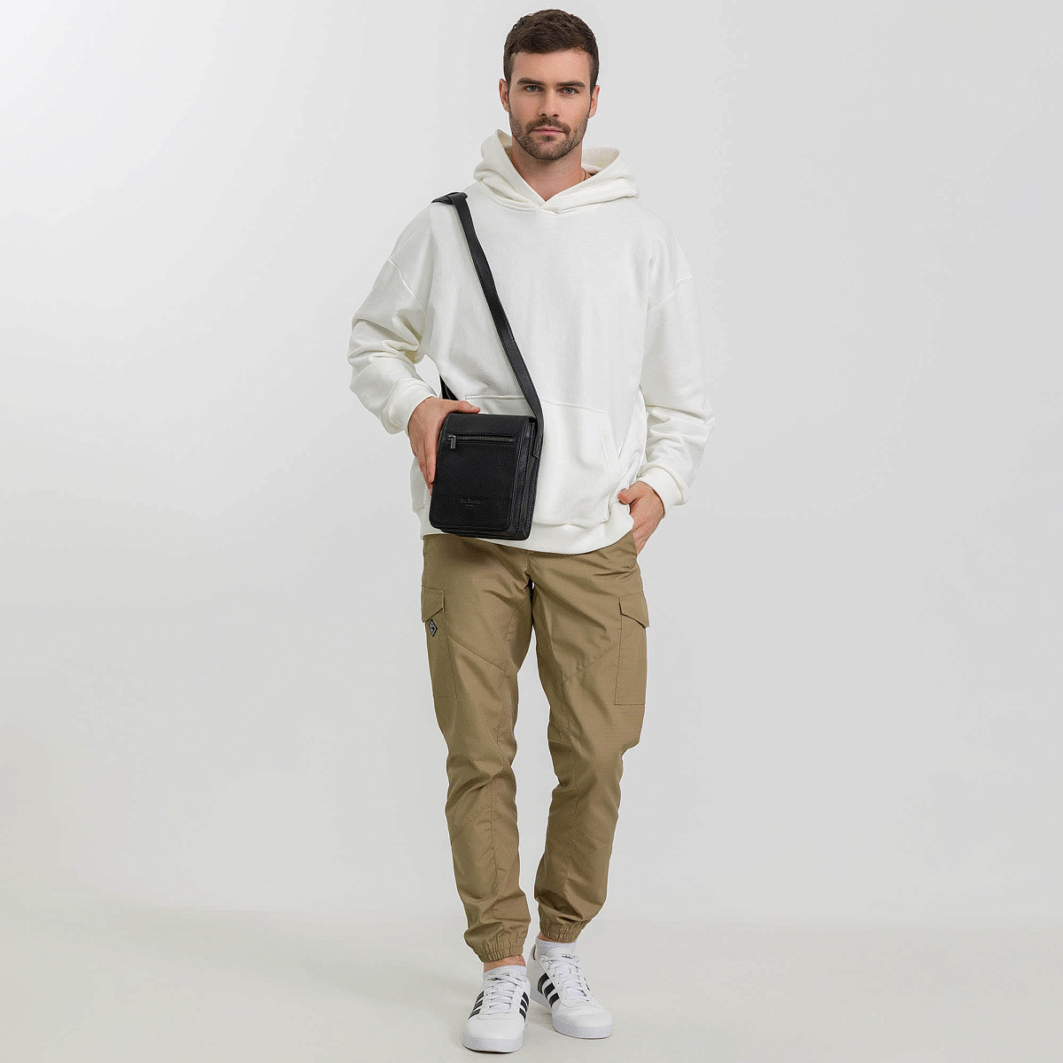 Сумка через плечо Dr.Koffer из натуральной кожи черная