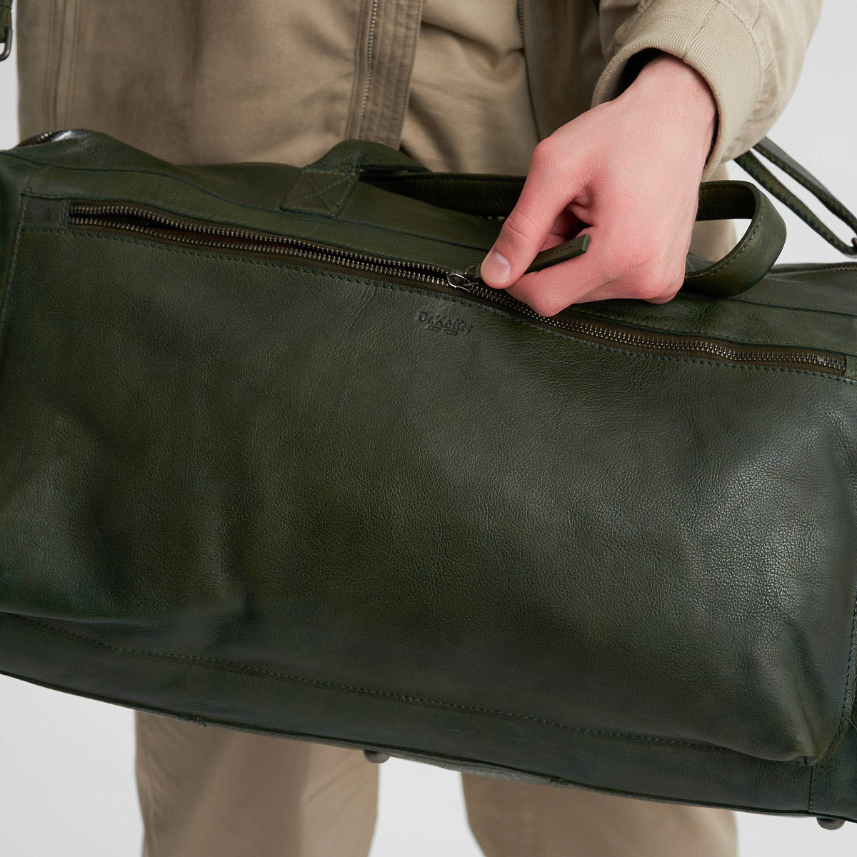 Сумка дорожная Dr.Koffer из натуральной кожи зеленая