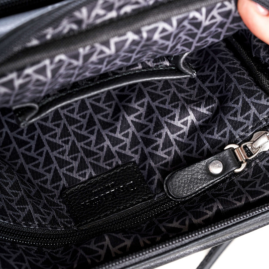 Сумка через плечо Dr.Koffer из натуральной кожи черная