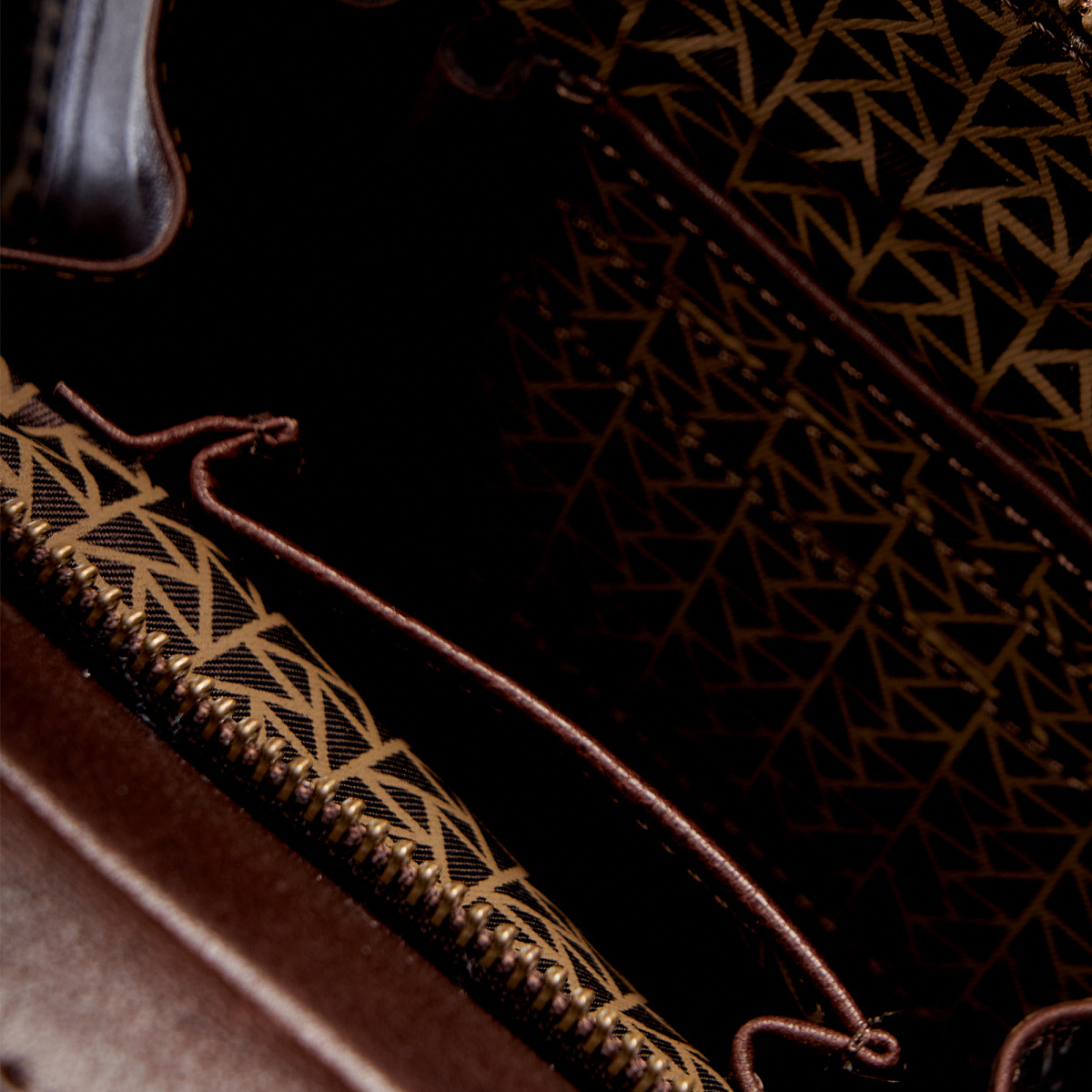 Сумка через плечо Dr.Koffer из натуральной кожи коричневая