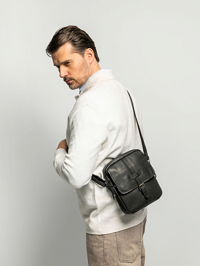 Сумка через плечо Dr.Koffer из натуральной кожи черная