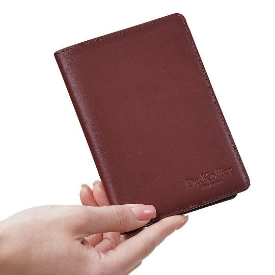 Обложка для паспорта Dr.Koffer из натуральной кожи бордо