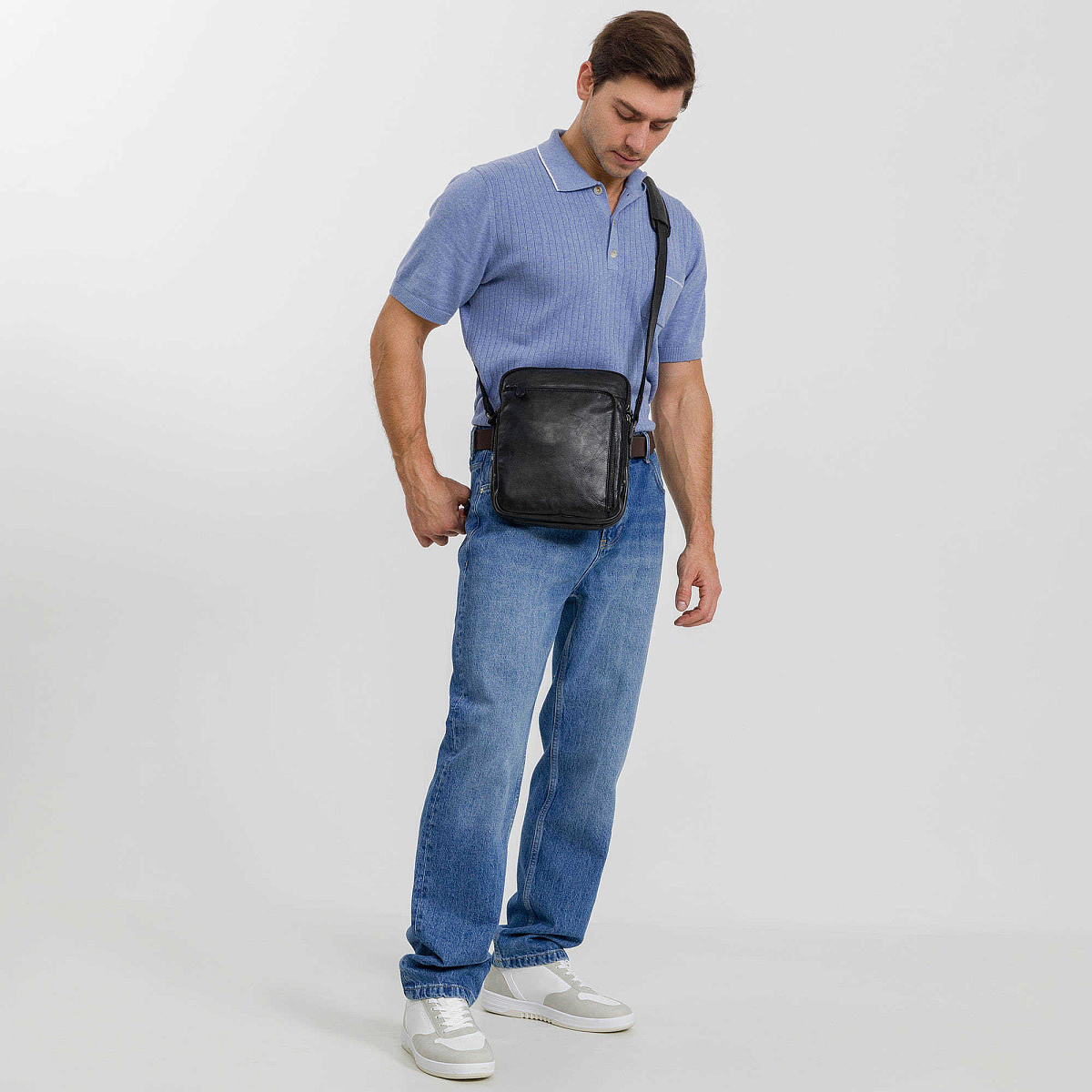 Сумка через плечо Dr.Koffer из натуральной кожи черная