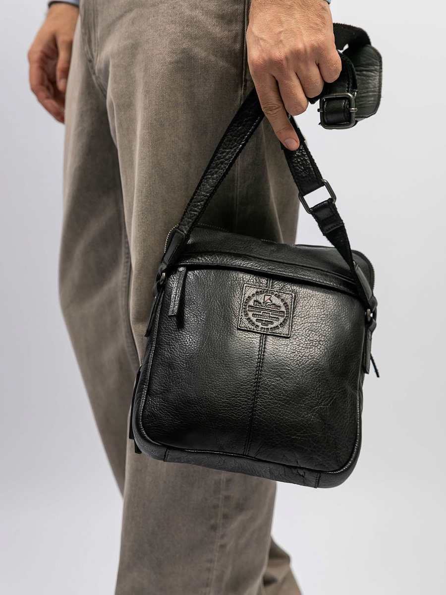 Сумка через плечо Dr.Koffer из натуральной кожи черная