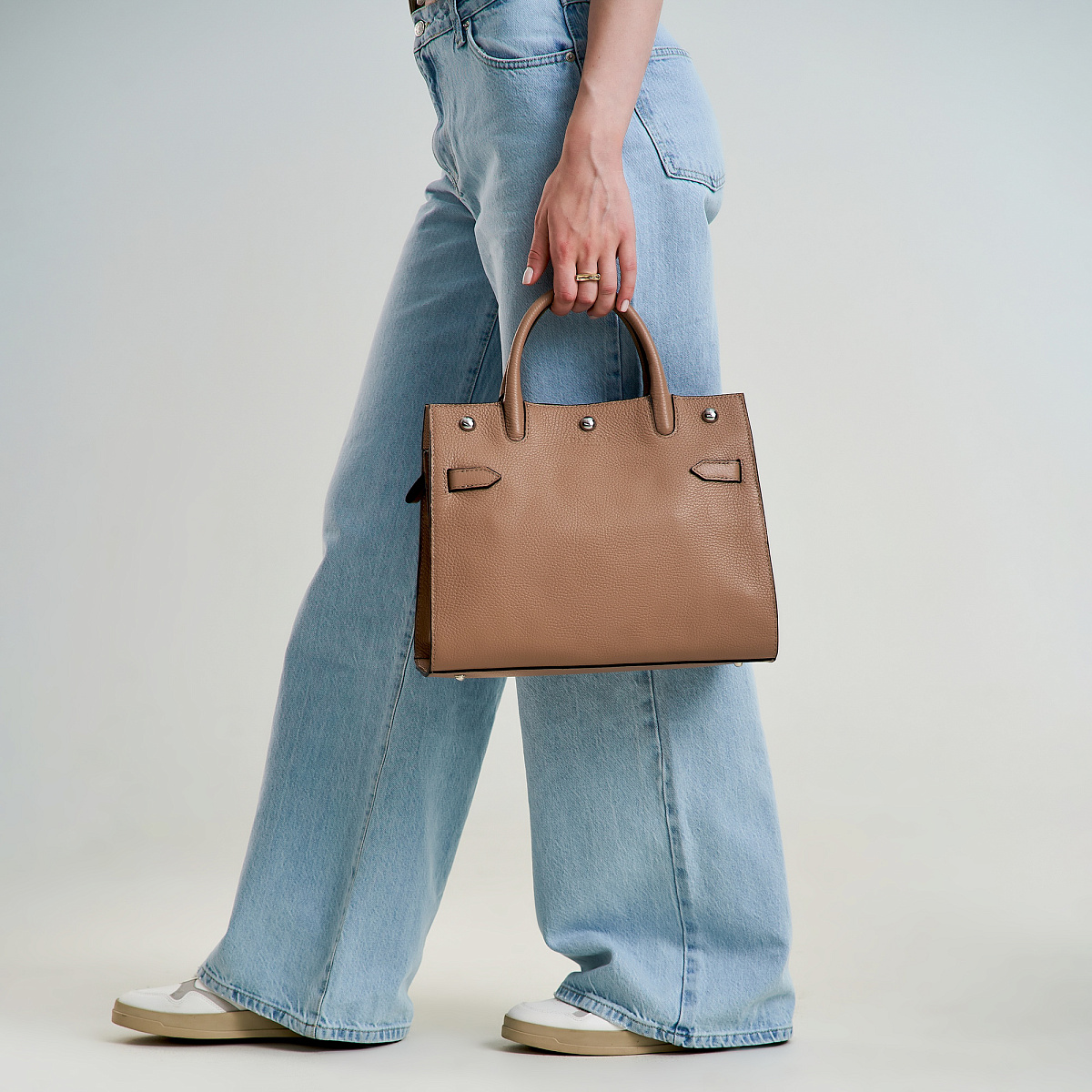 Женская сумка Dr.Koffer из натуральной кожи коричневая