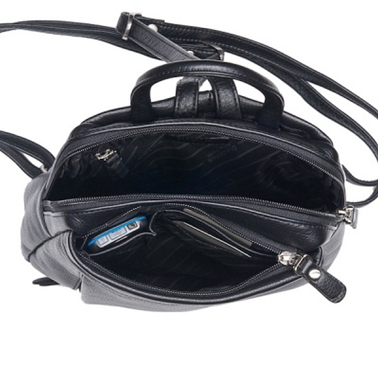 Женская кожаная сумка-рюкзак черного цвета с ручкой-петелькой Dr.Koffer B402383-01-04