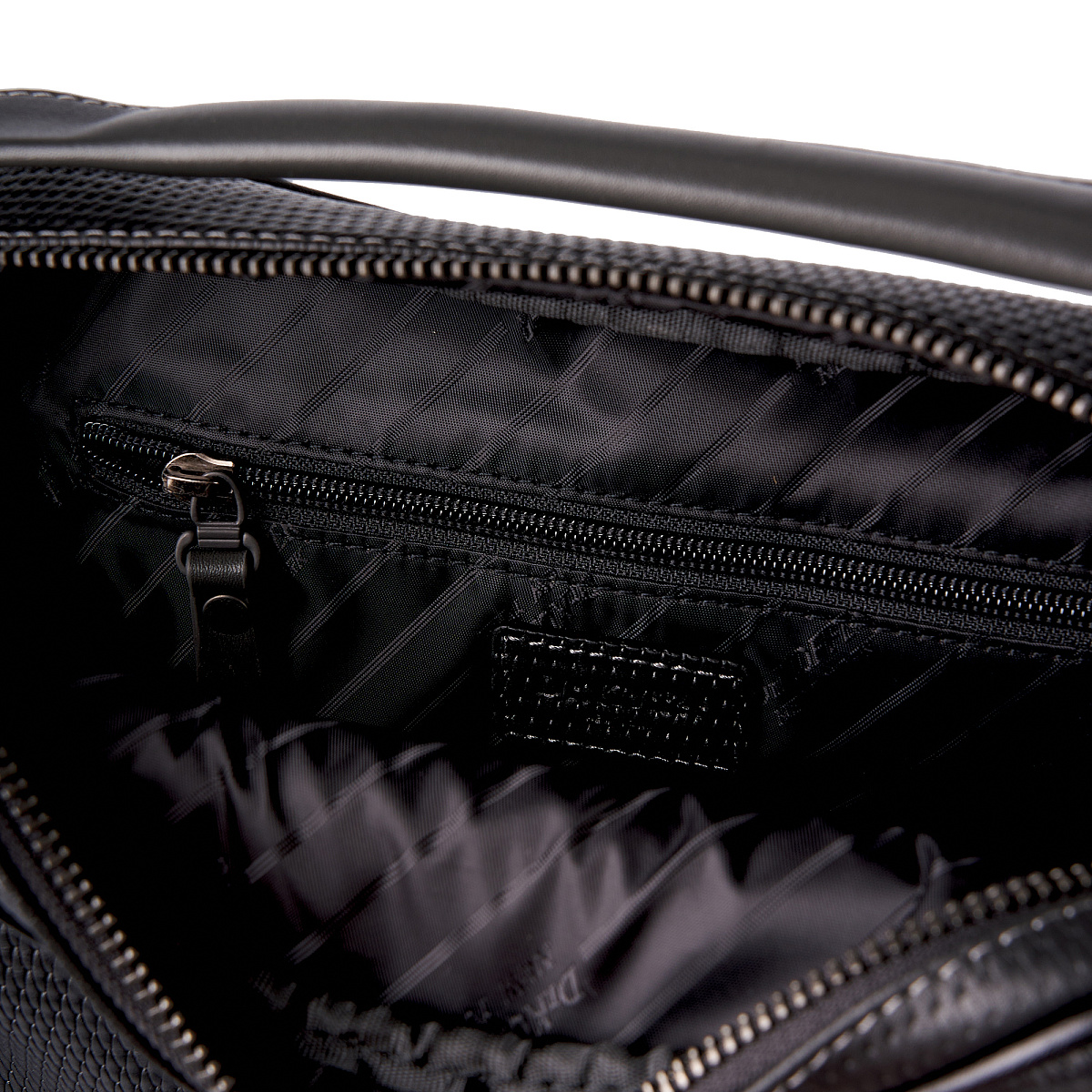 Сумка через плечо Dr.Koffer из натуральной кожи черная