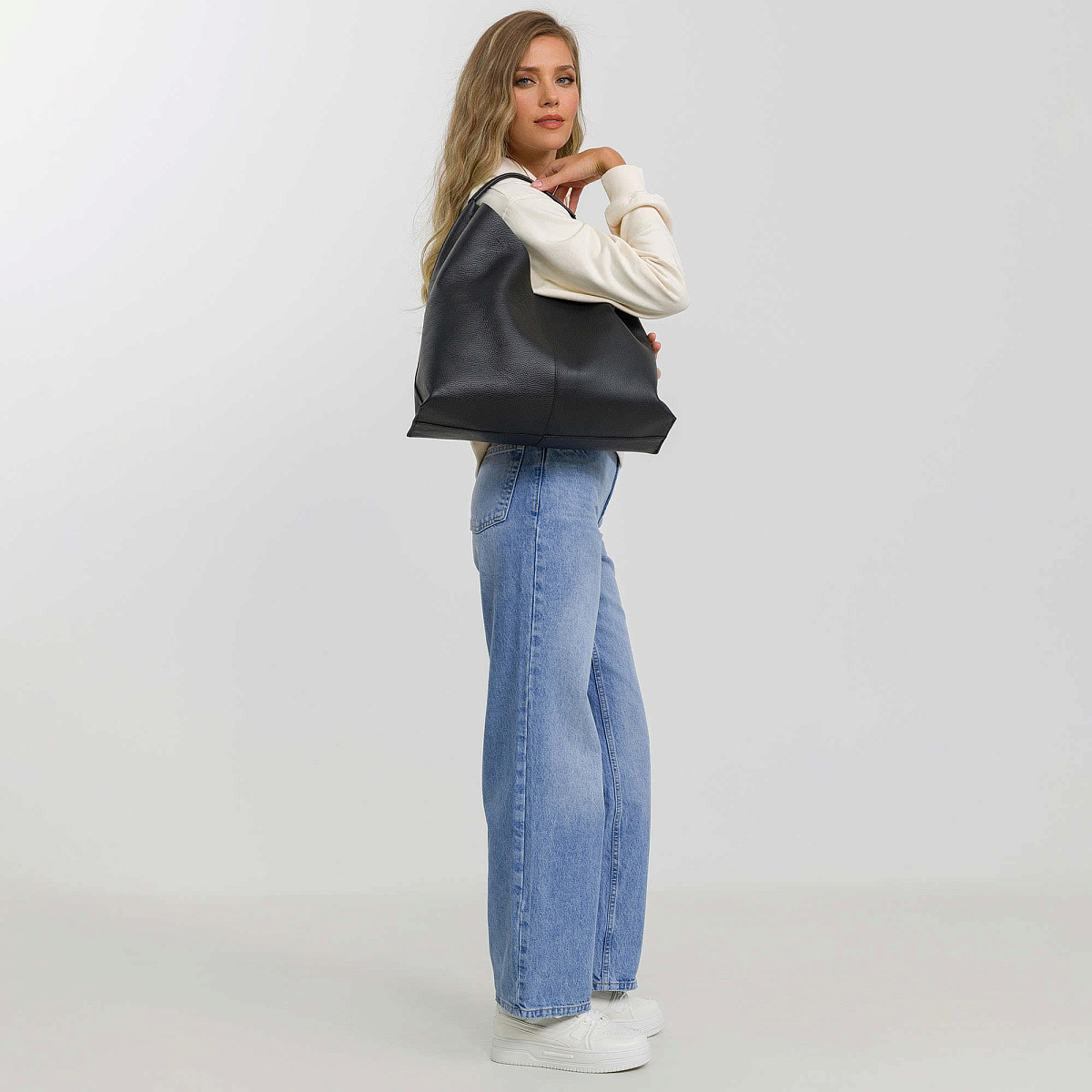 Женская сумка Dr. Koffer из натуральной кожи черная