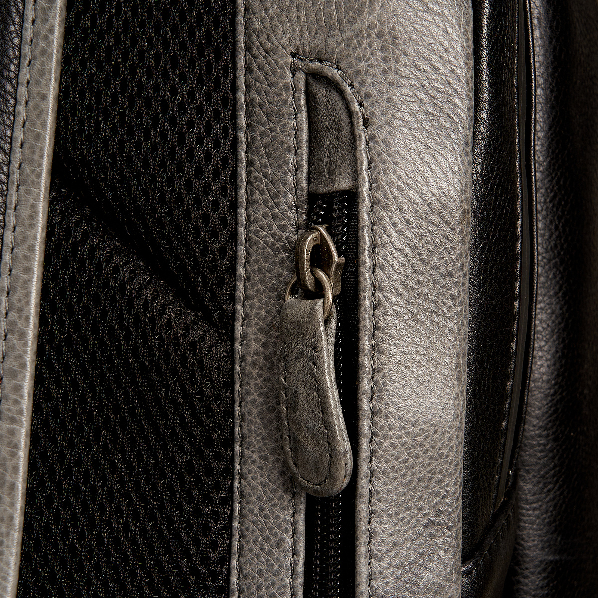 Рюкзак Dr.Koffer из натуральной кожи черный