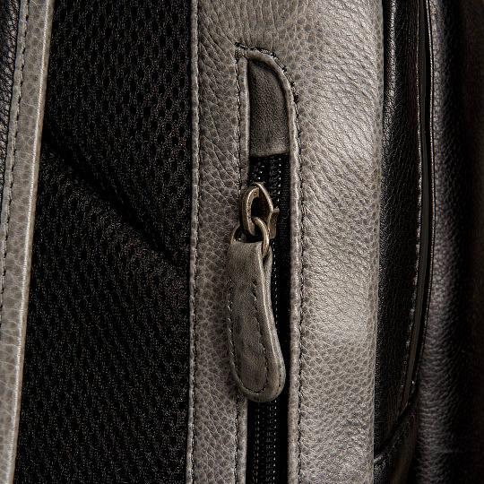 Рюкзак Dr.Koffer из натуральной кожи черный