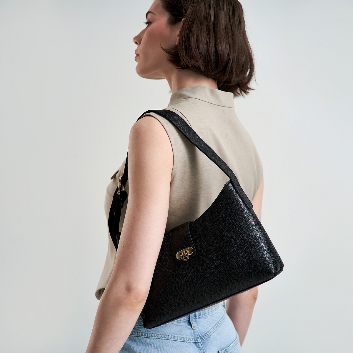 Женская сумка Dr. Koffer из натуральной кожи черная