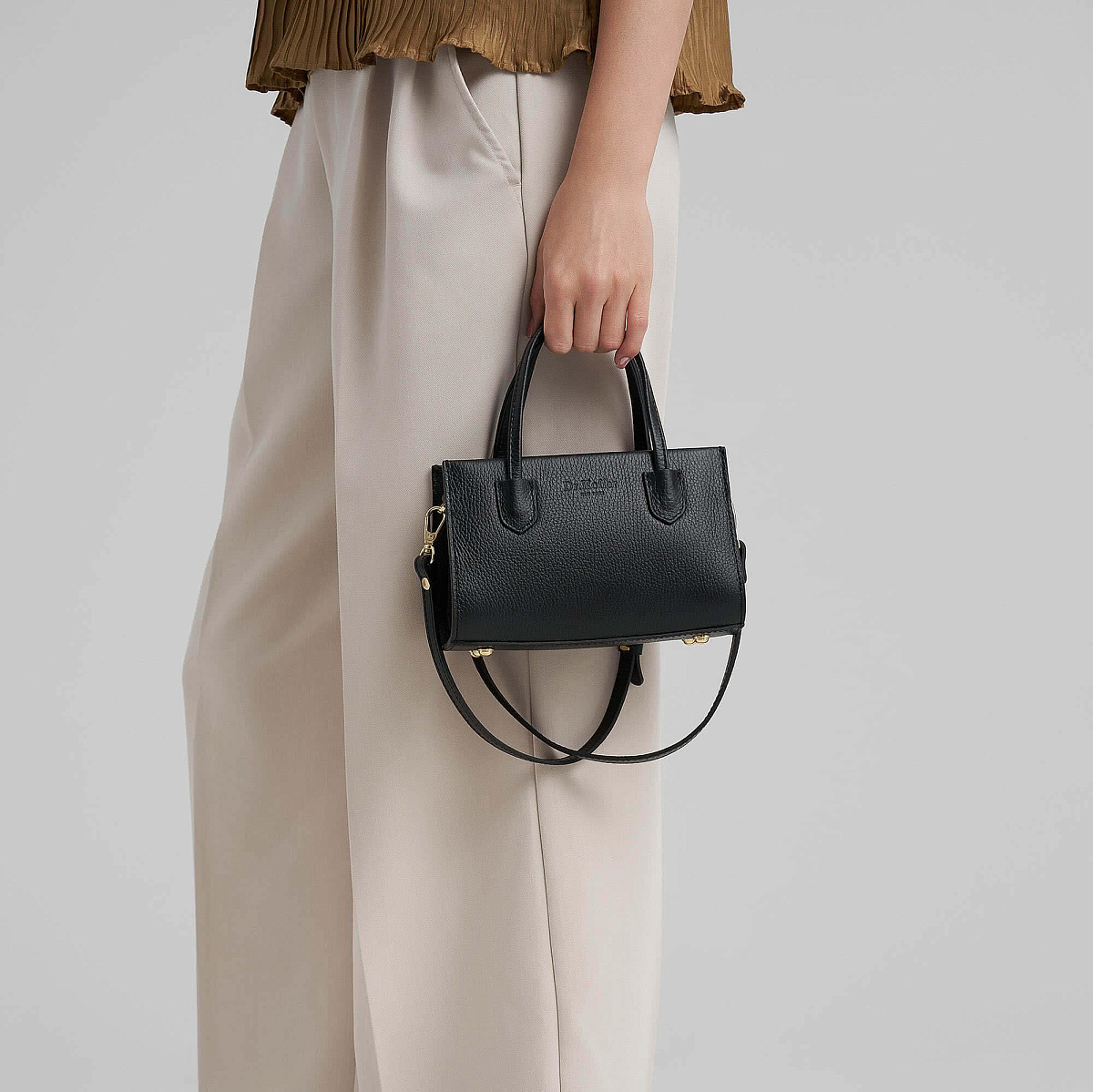 Женская сумка Dr. Koffer из натуральной кожи черная