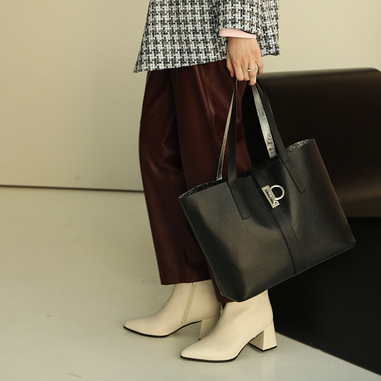 Женская сумка Dr. Koffer из натуральной кожи черная