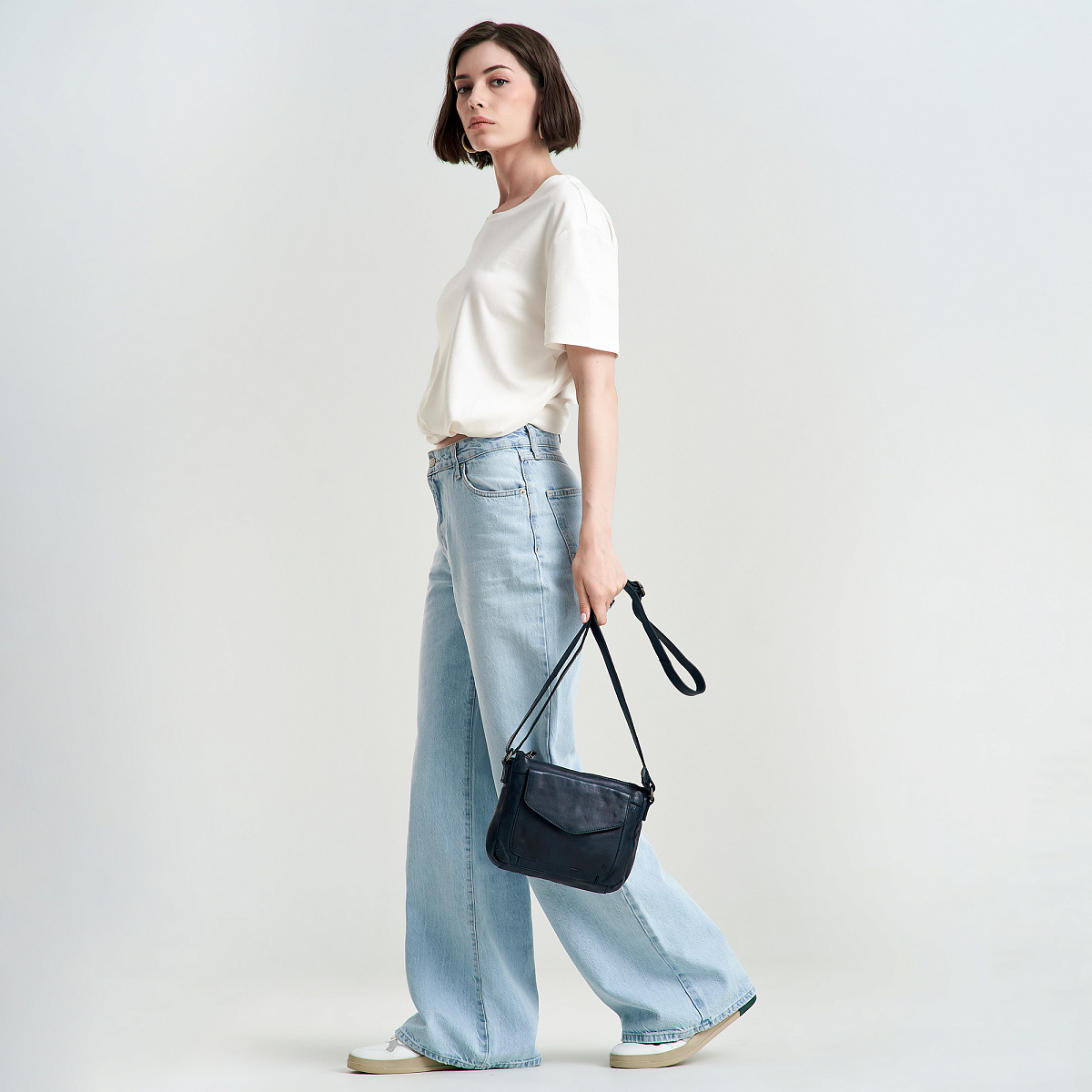 Сумка через плечо Dr.Koffer из натуральной кожи синяя