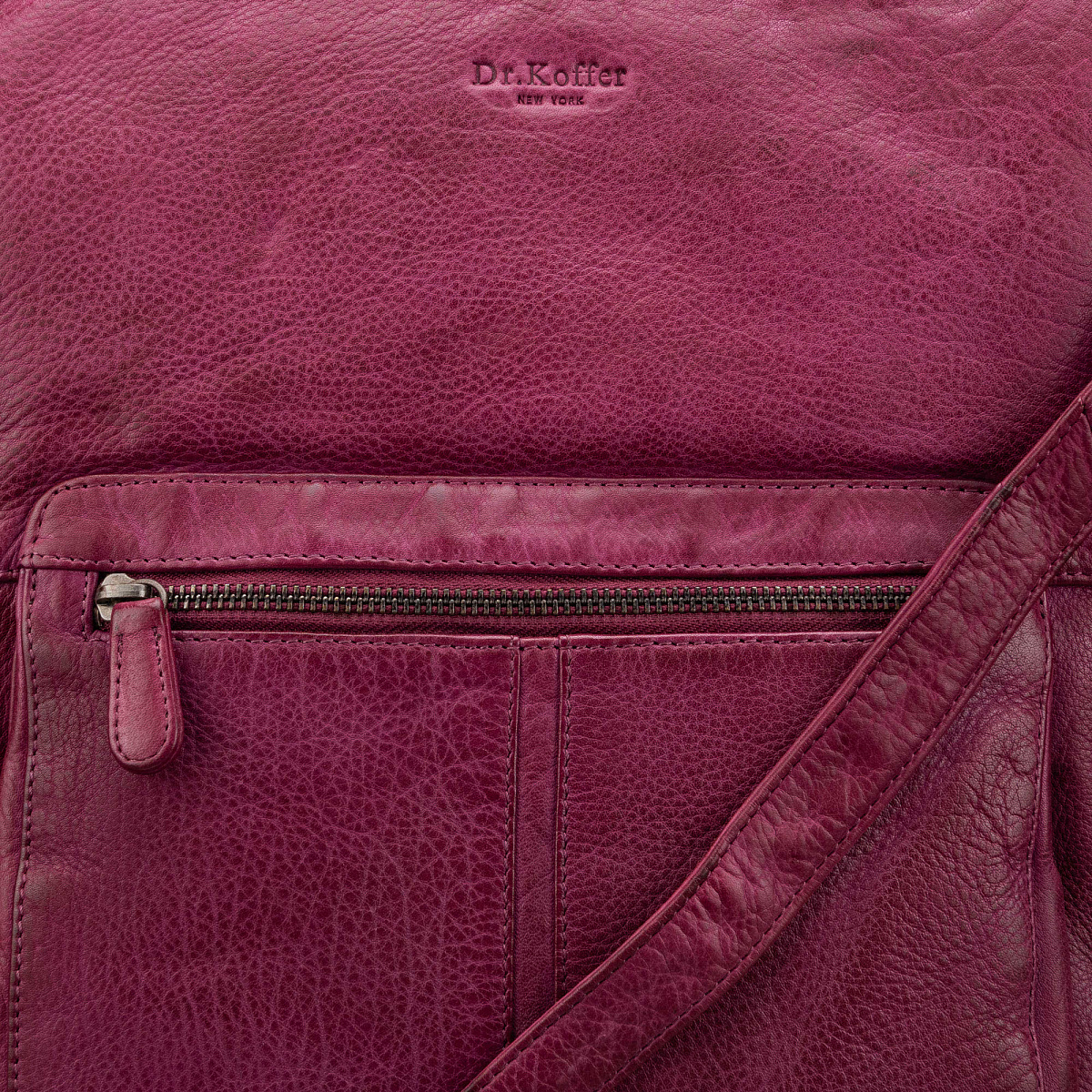 Сумка через плечо Dr.Koffer из натуральной кожи фиолетовая