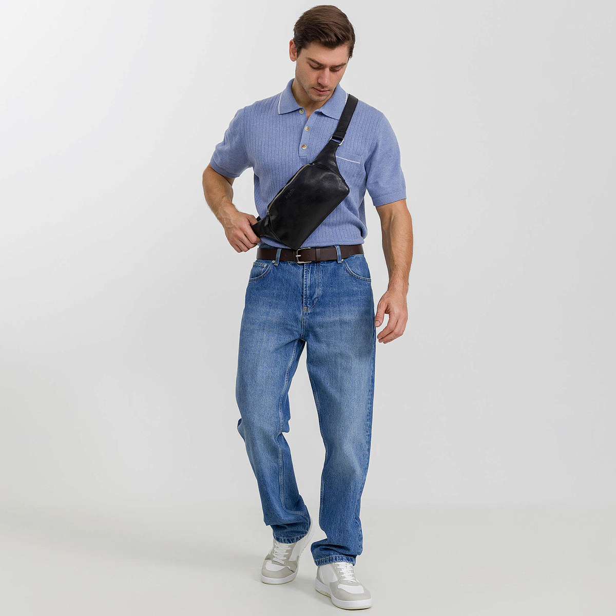 Сумка на пояс Dr. Koffer из натуральной кожи черная