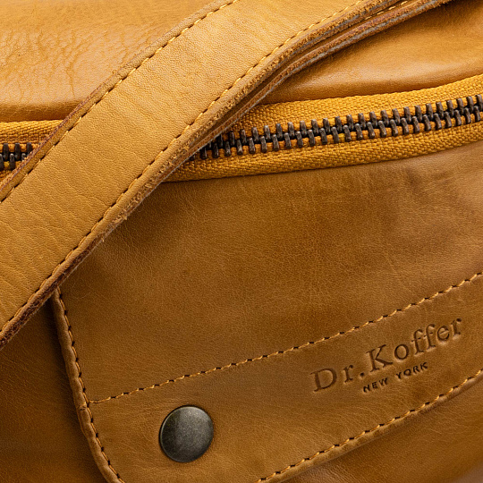 Сумка на пояс Dr. Koffer из натуральной кожи желтая