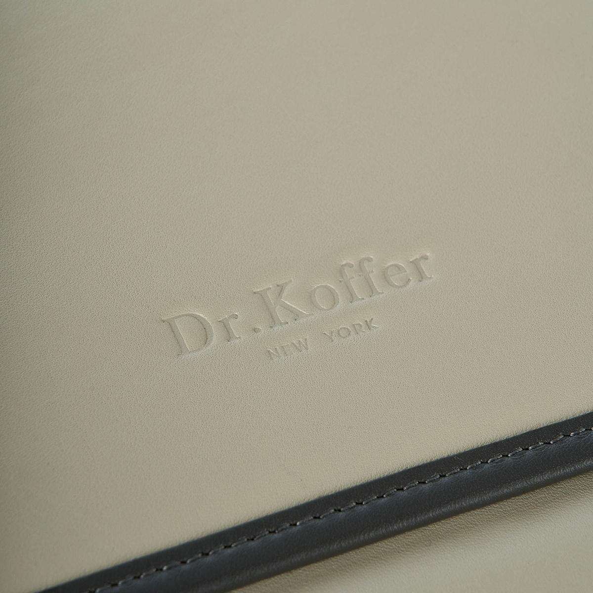 Сумка через плечо Dr.Koffer из натуральной кожи бежевая