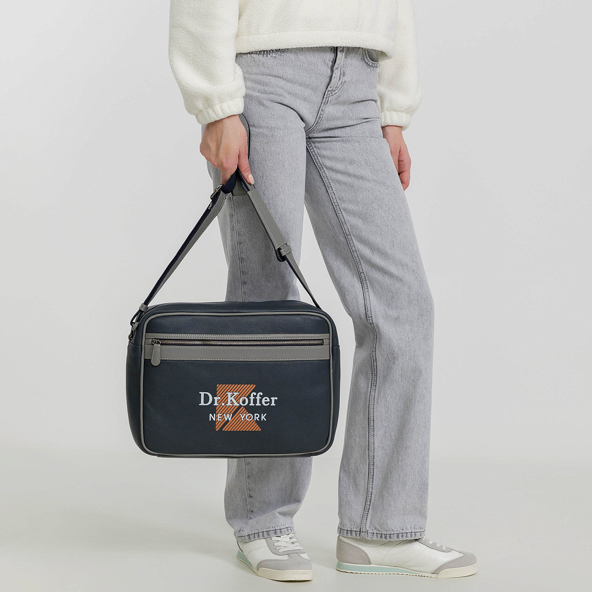 Сумка через плечо Dr.Koffer из натуральной кожи синяя