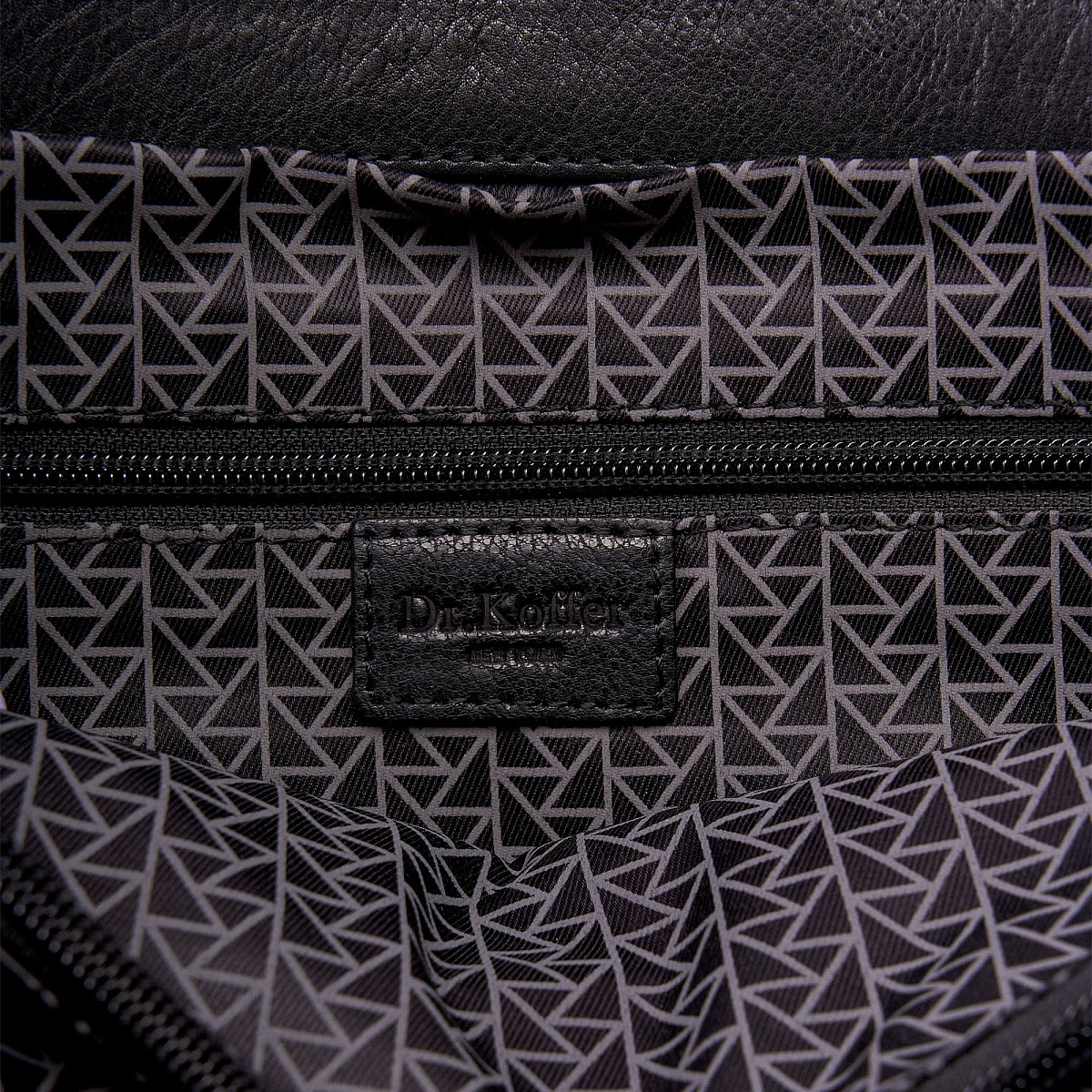 Портфель Dr.Koffer из натуральной кожи черный