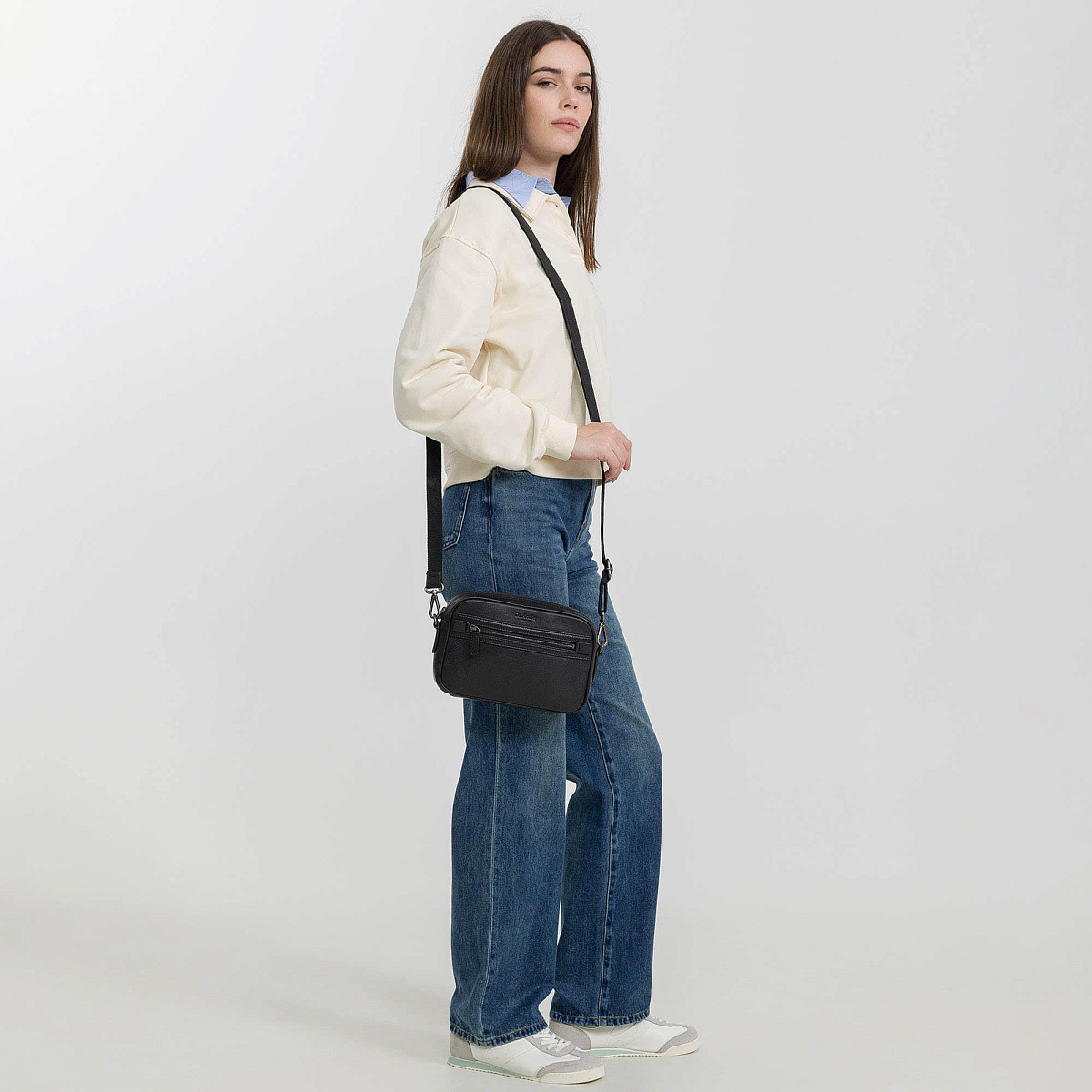 Сумка через плечо Dr.Koffer из натуральной кожи черная