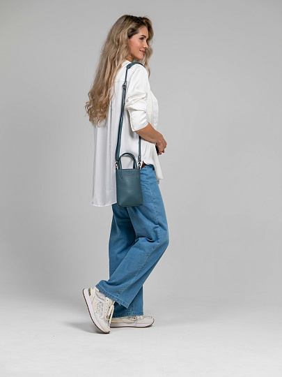 Сумка через плечо Dr.Koffer из натуральной кожи голубая