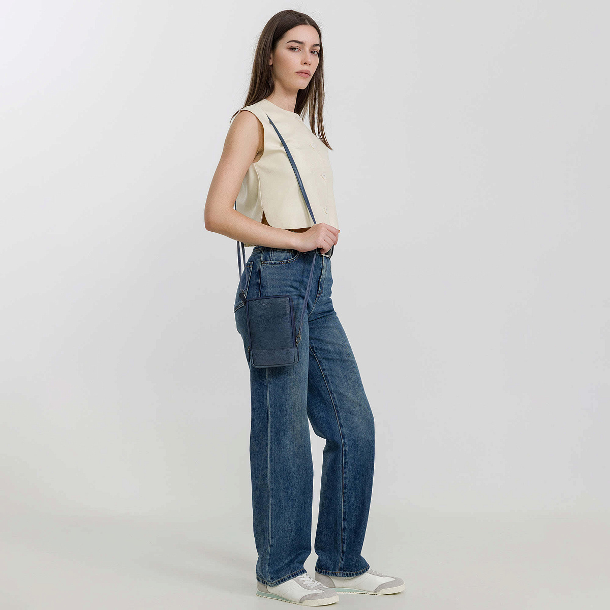 Сумка через плечо Dr.Koffer из натуральной кожи синяя