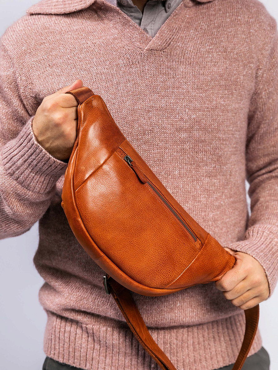 Сумка на пояс Dr. Koffer из натуральной кожи коричневая