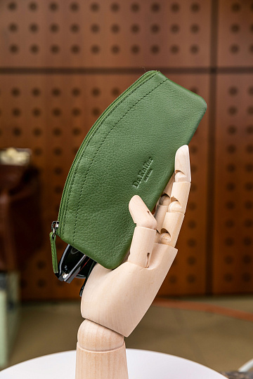 Очечник Dr.Koffer из натуральной кожи зеленый