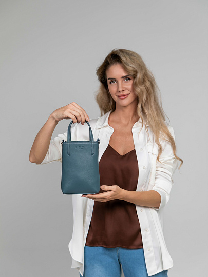 Сумка через плечо Dr.Koffer из натуральной кожи голубая