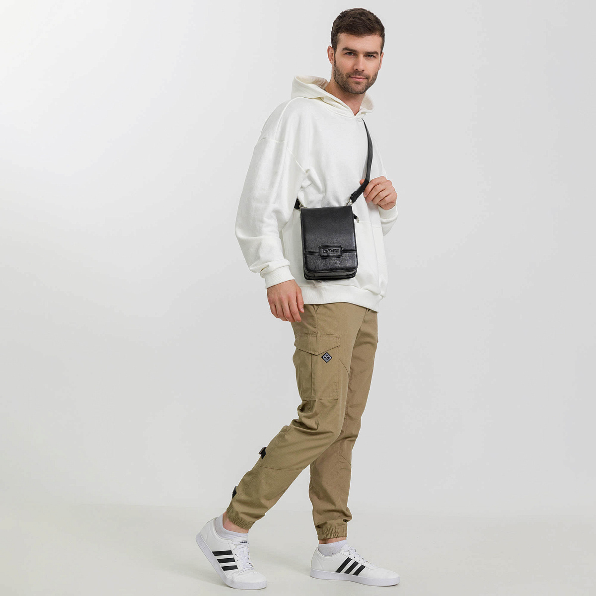 Сумка через плечо Dr.Koffer из натуральной кожи черная