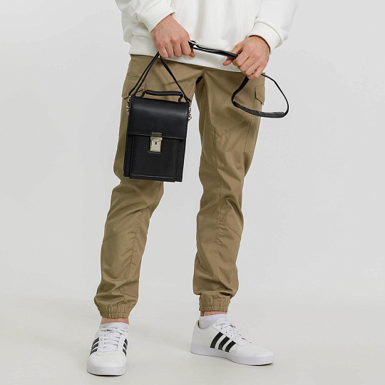 Сумка через плечо Dr.Koffer из натуральной кожи черная