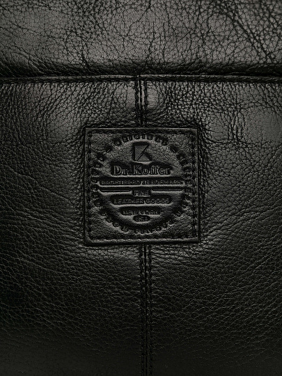 Сумка через плечо Dr.Koffer из натуральной кожи черная