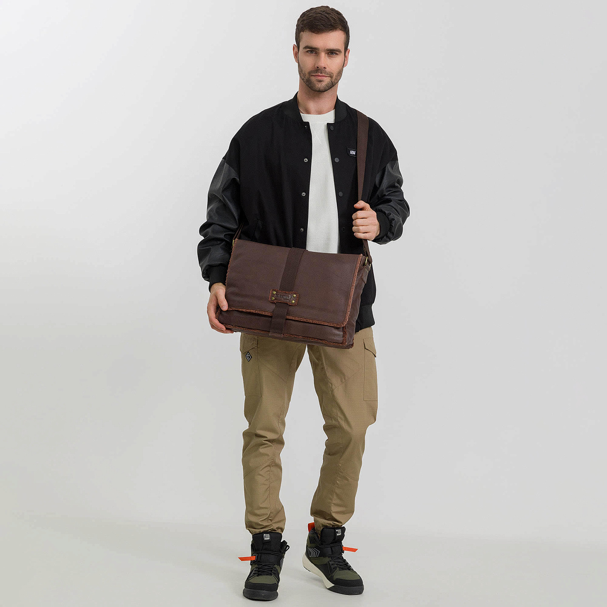 Сумка через плечо Dr.Koffer из натуральной кожи коричневая