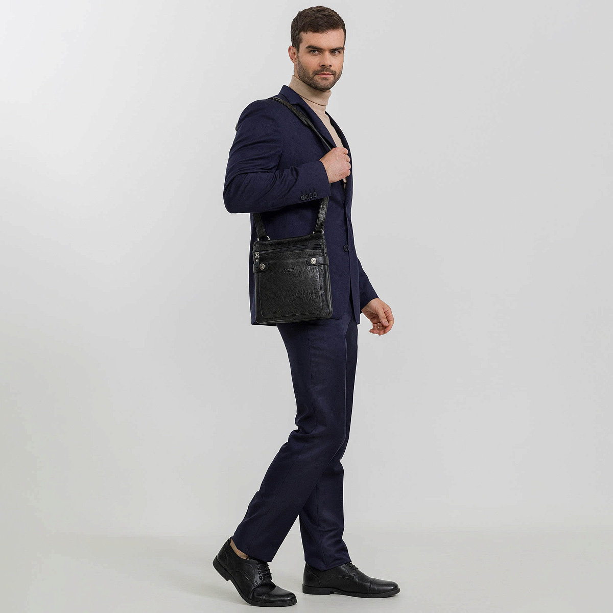 Сумка через плечо Dr.Koffer из натуральной кожи черная